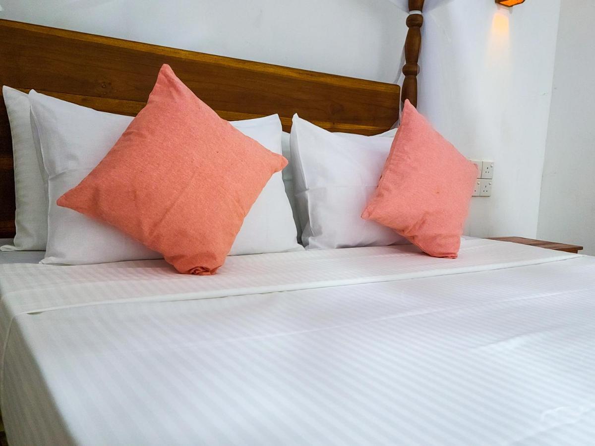 Woodholic Homestay Sigiriya Esterno foto
