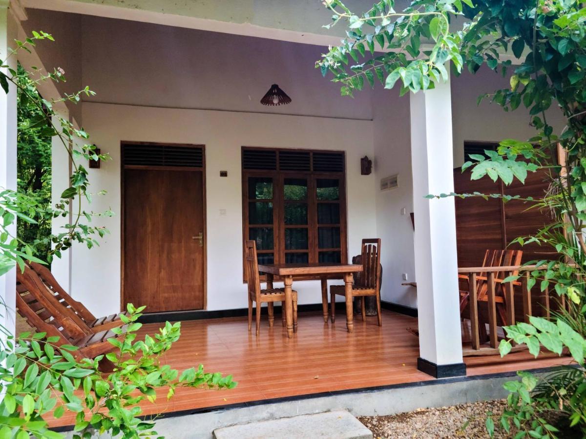 Woodholic Homestay Sigiriya Esterno foto