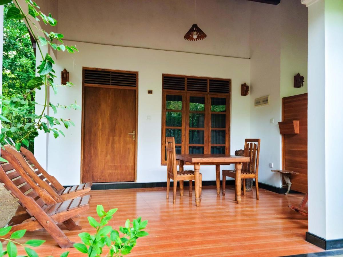 Woodholic Homestay Sigiriya Esterno foto