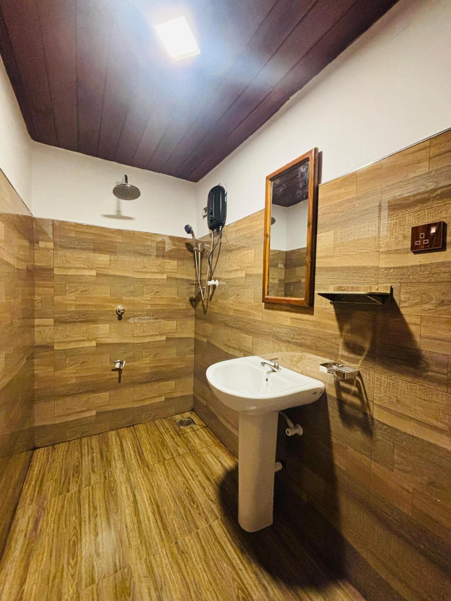 Woodholic Homestay Sigiriya Esterno foto
